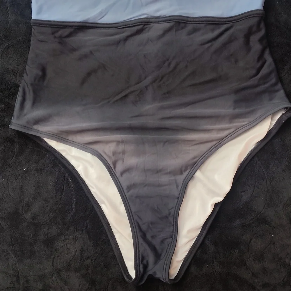 Colorblock One-Piece Swimsuit CUPSHE SWIMWEAR ONE-PIECE - Picture 3 of 13